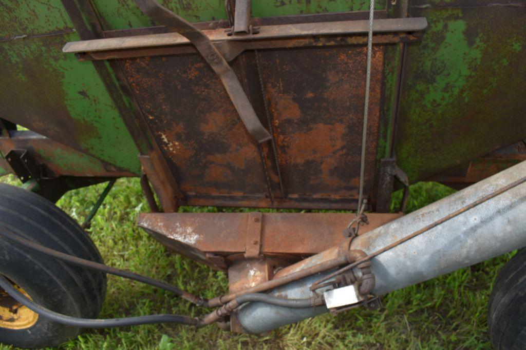 Huskee Model 225 Gravity Box with Hyd. Drive Auger on John Deere 1065 Running Gear