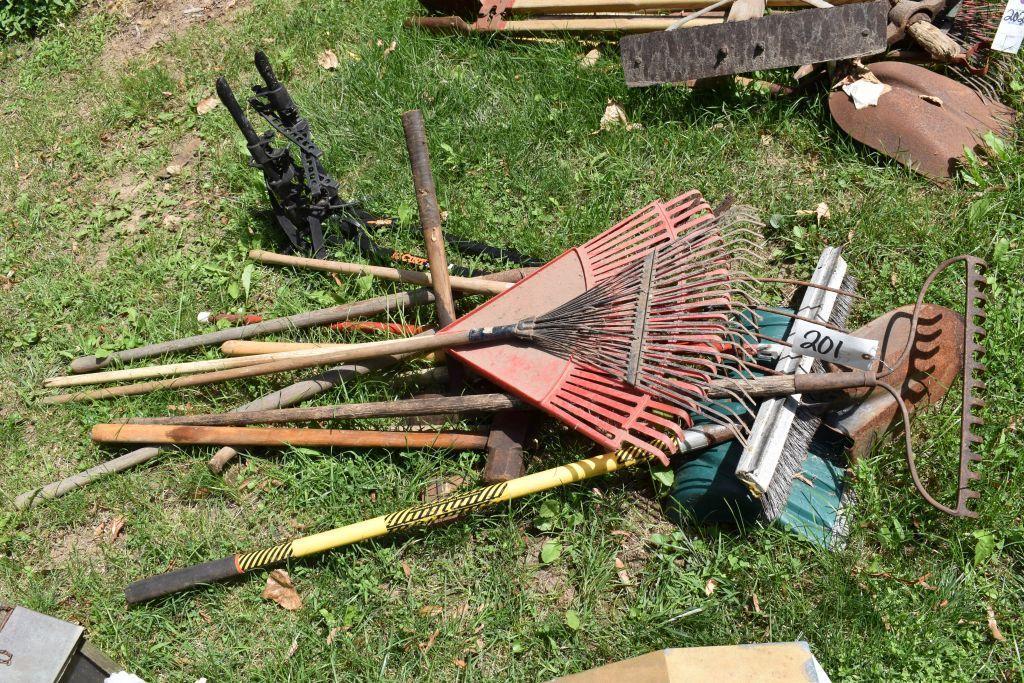 Assorted handled garden tools
