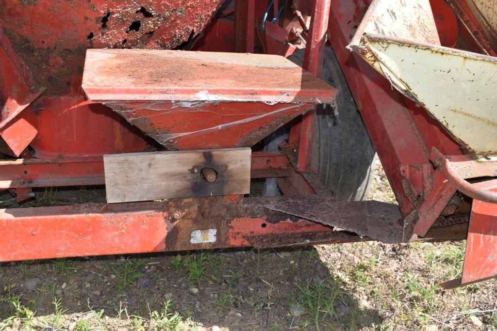 Gehl Model 120 Mixer Mill, Gear Drive, Rusted Through Bottom of Cone, 540 PTO,