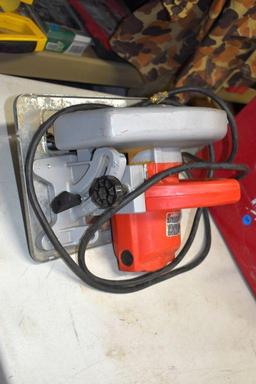 Milwaukee Heavy Duty Circular Saw with Metal Case