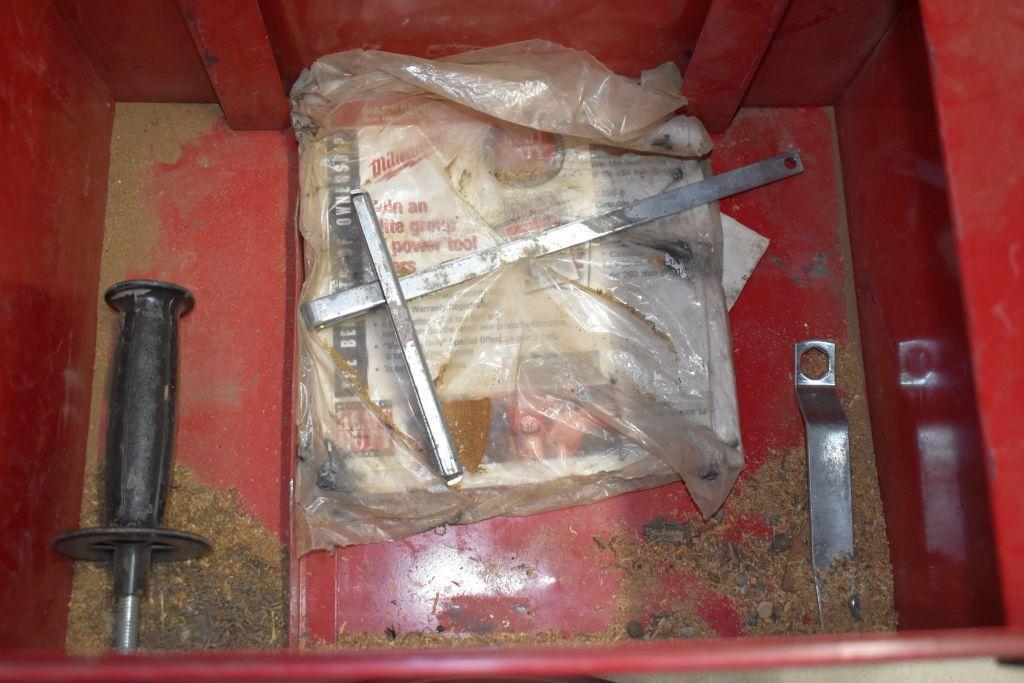 Milwaukee Heavy Duty Circular Saw with Metal Case
