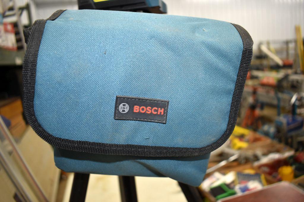 Bosch Professional GLL3-300 Laser Level and Tripod