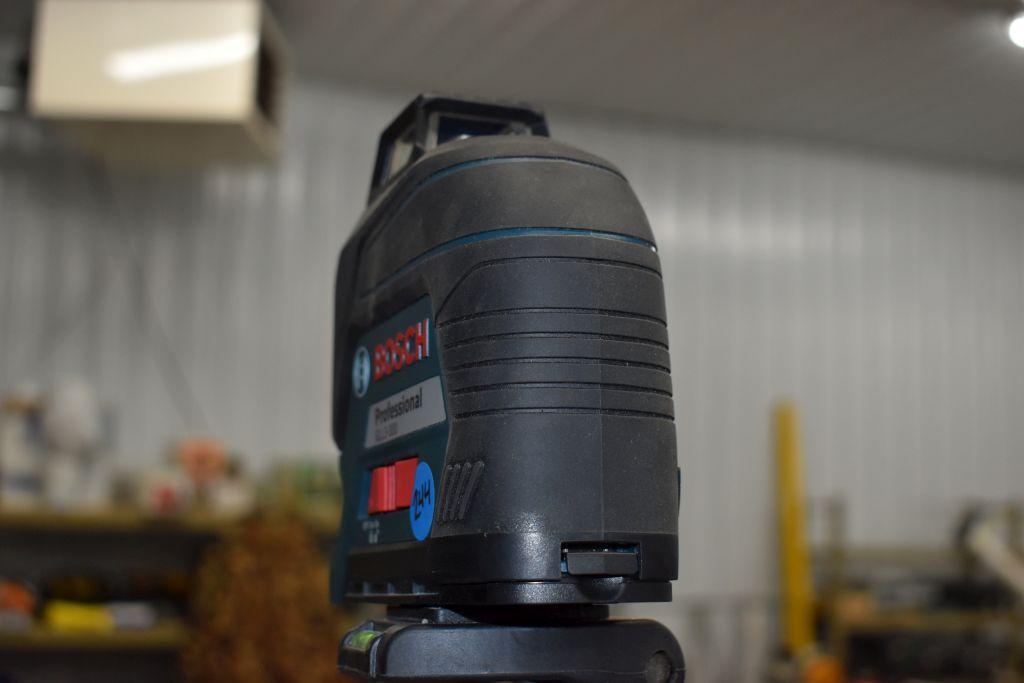 Bosch Professional GLL3-300 Laser Level and Tripod