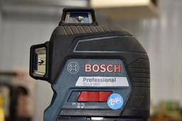 Bosch Professional GLL3-300 Laser Level and Tripod
