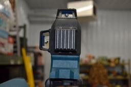 Bosch Professional GLL3-300 Laser Level and Tripod