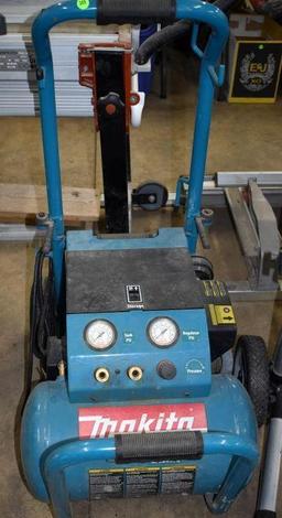 Makita Model MAC5200 3hp Air Compressor, 5.2 Gallon, No Air Hose