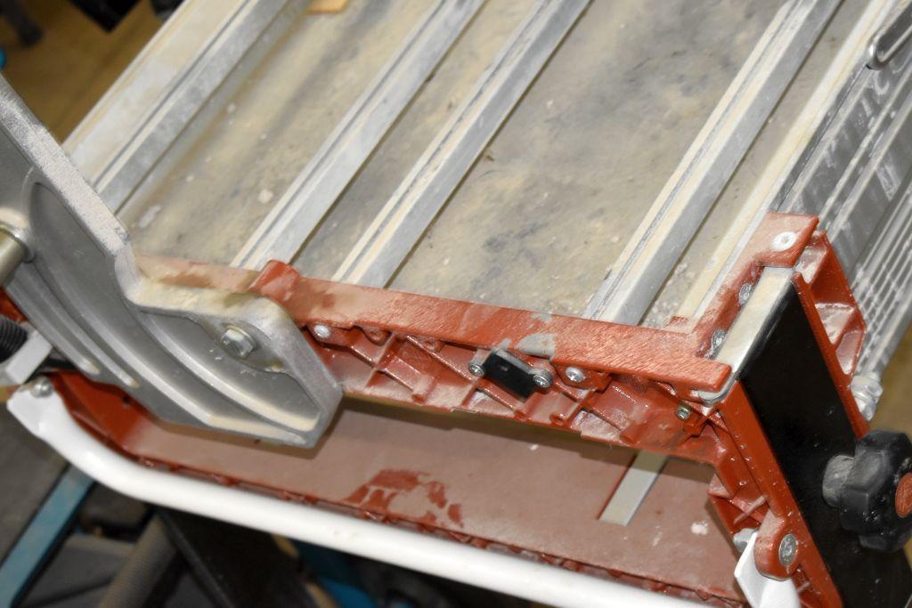 Raimondi Zipper 130 Horizontal Tile Cutter Table with Extra Blade and Coolant Pump