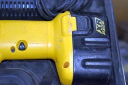 DeWalt 14.4V 3/8" VSR Right Angle Drill/Driver with 2 Batteries, Charger and Case