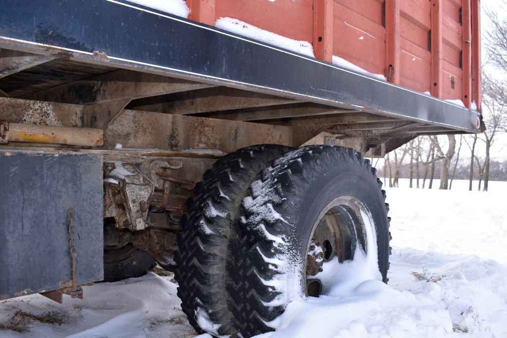 1978 Ford F600 Grain Truck, Single Axle, 16' Omaha Box & Hoist, 360 V8, 5x2 Speed, NO TITLE...