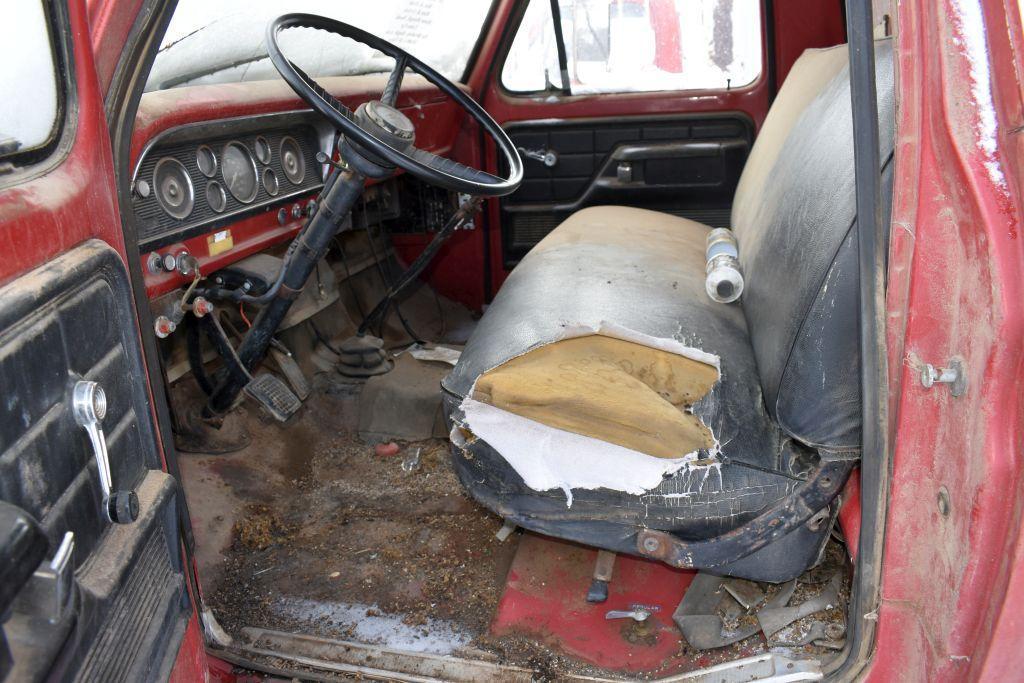 1978 Ford F600 Grain Truck, Single Axle, 16' Omaha Box & Hoist, 360 V8, 5x2 Speed, NO TITLE...