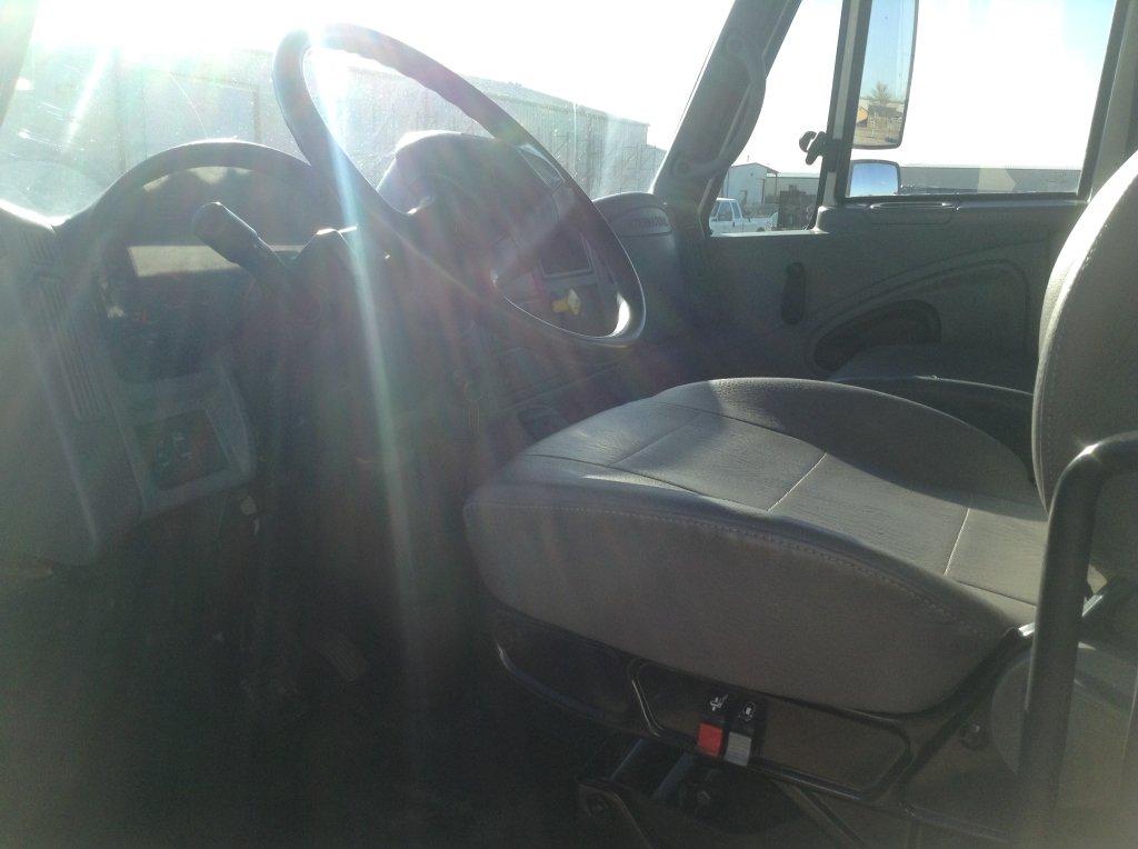2006 International 7300 Cab & Chassis 4x2 6 Cylinder , Fuel Type: D , Trans