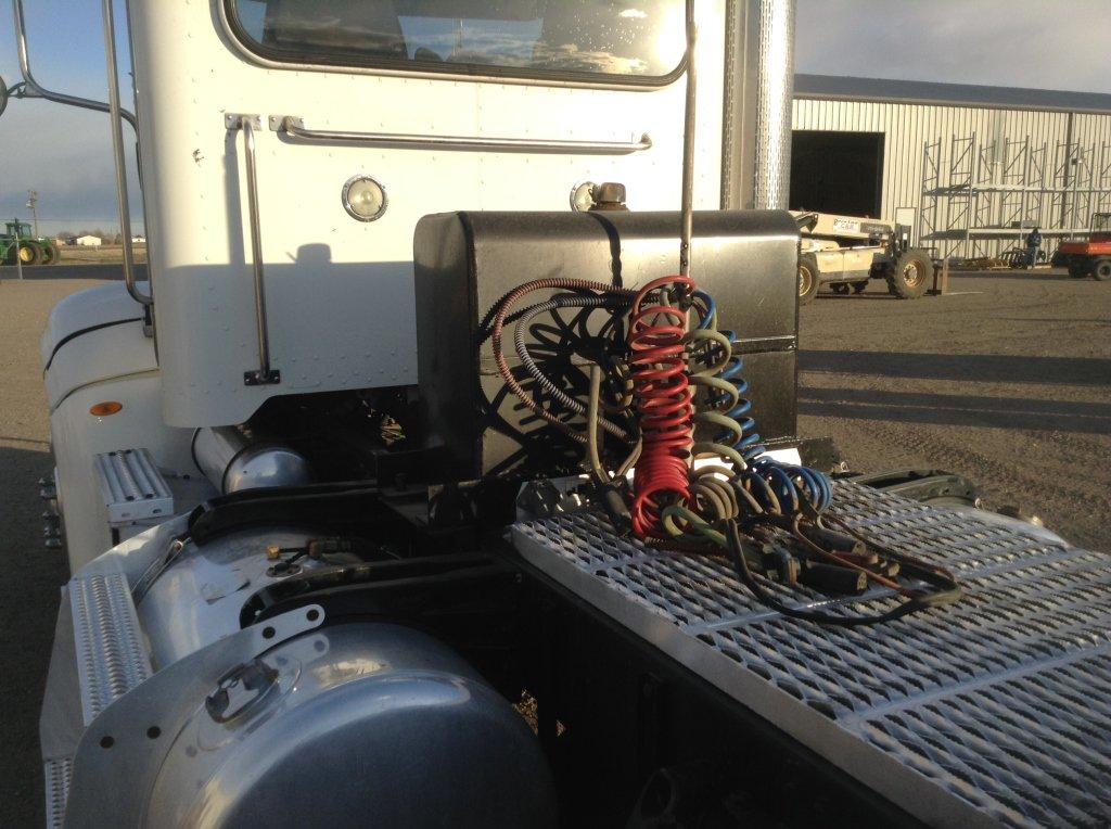 2008 Peterbilt 386 Truck Tractor 4x2 Inline 6 , Fuel Type: D , Transmission