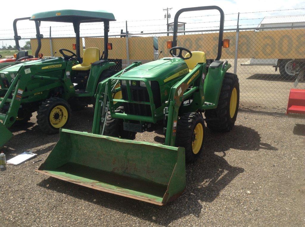 John Deere 3038E Utility Tractor