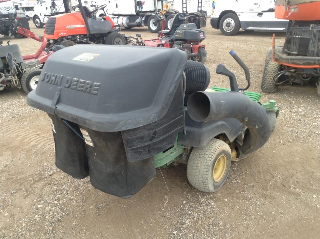 2011 John Deere Berm Mower Engine Type: 2 Cylinder , Fuel Type: G , Transmission Type: Hydro Static