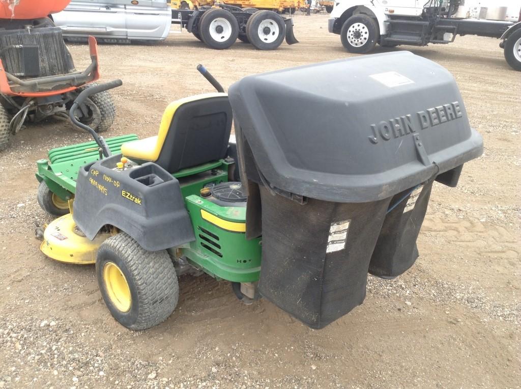 2011 John Deere Berm Mower Engine Type: 2 Cylinder , Fuel Type: G , Transmission Type: Hydro Static