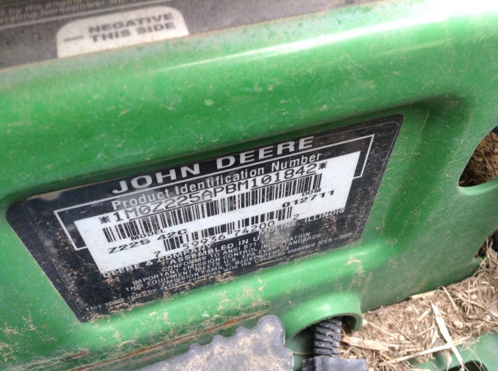 2011 John Deere Berm Mower Engine Type: 2 Cylinder , Fuel Type: G , Transmission Type: Hydro Static