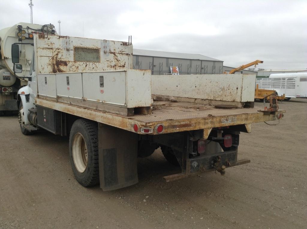 2007 International 4300 Day Cab 24M Flatbed 4x2 6 Cylinder , Fuel Type: D , Transmission: Automatic