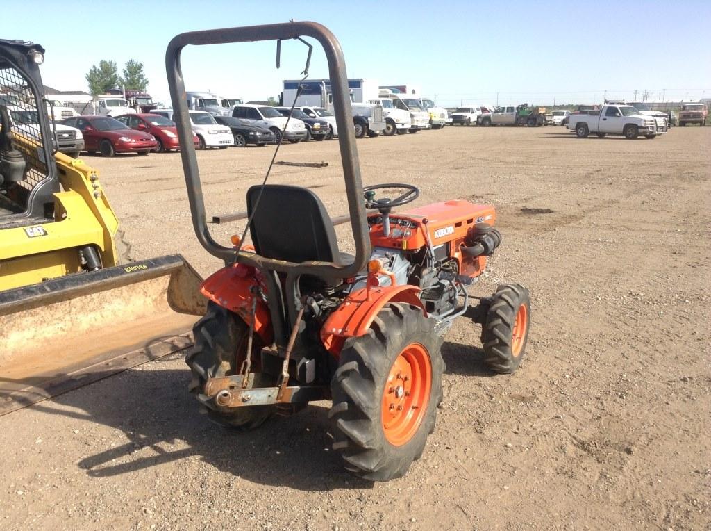 Kubota B7100 Utility Tractor