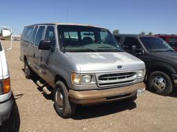 2001 Ford E-Series Wagon Full-Size Van