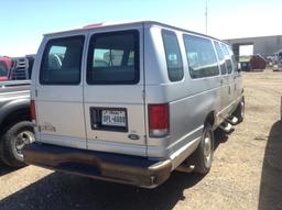 2001 Ford E-Series Wagon Full-Size Van