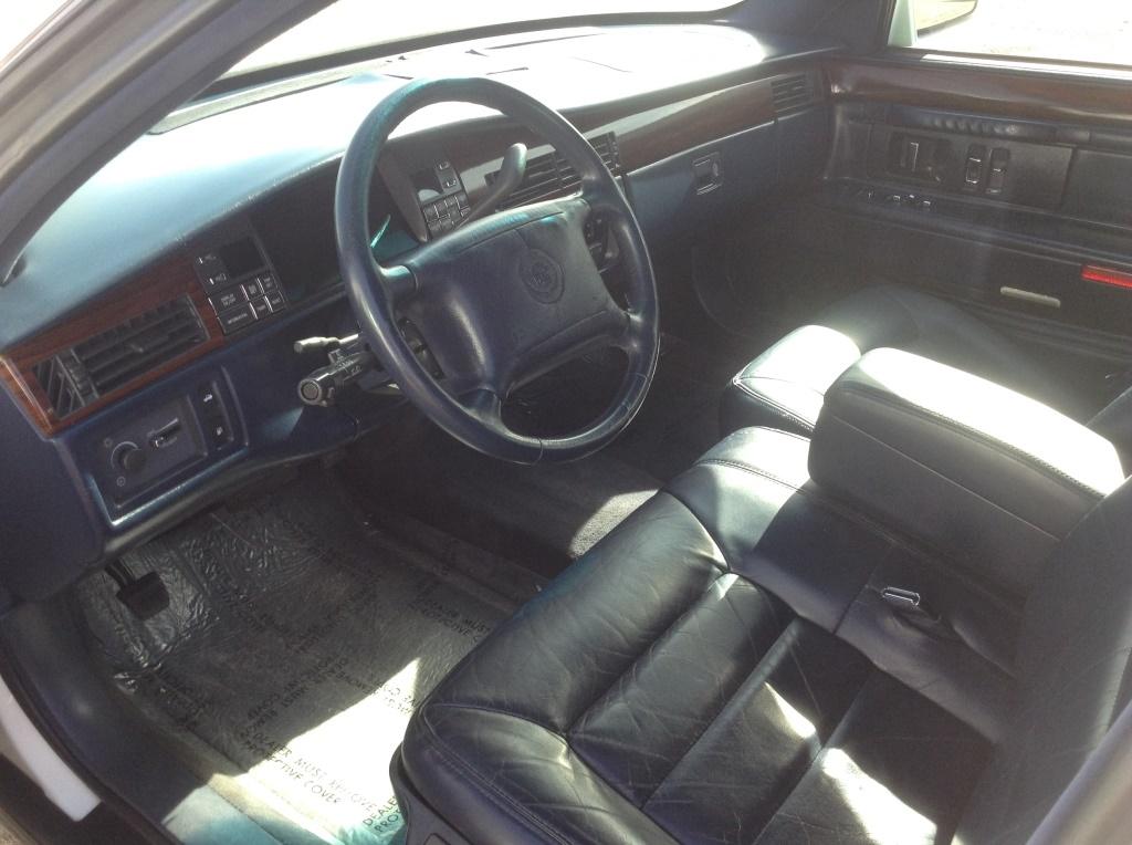 1996 Cadillac DeVille Sedan Car