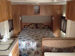 2007 Forest River Surveyor Camper Length: 20' , Tandem , 2 5/16'' Bumper Pull , Color White , VIN: 4