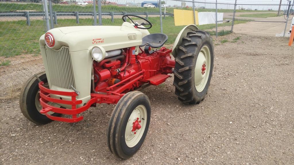 Ford Utility Tractor Engine Type: 4 Cyl , Fuel Type: G , Transmission Type: