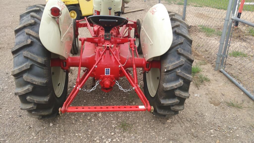 Ford Utility Tractor Engine Type: 4 Cyl , Fuel Type: G , Transmission Type: