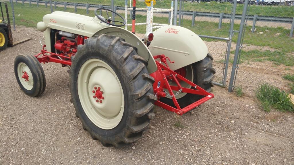 Ford Utility Tractor Engine Type: 4 Cyl , Fuel Type: G , Transmission Type: