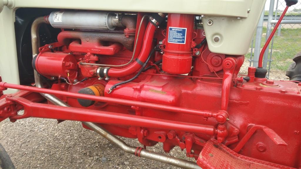 Ford Utility Tractor Engine Type: 4 Cyl , Fuel Type: G , Transmission Type: