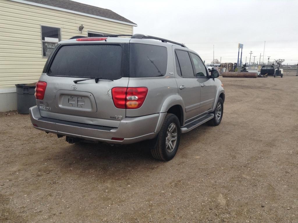 2004 Toyota Sequoia SUV SUV RWD V8, 4.7L , Fuel Type: G , Transmission: A4