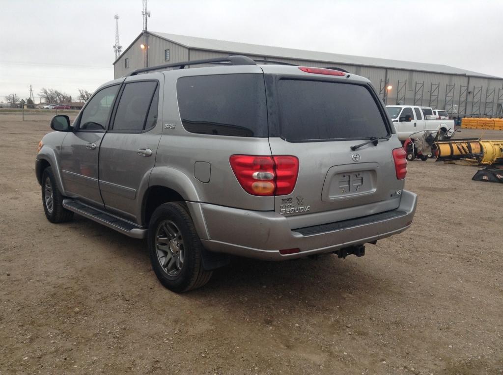 2004 Toyota Sequoia SUV SUV RWD V8, 4.7L , Fuel Type: G , Transmission: A4
