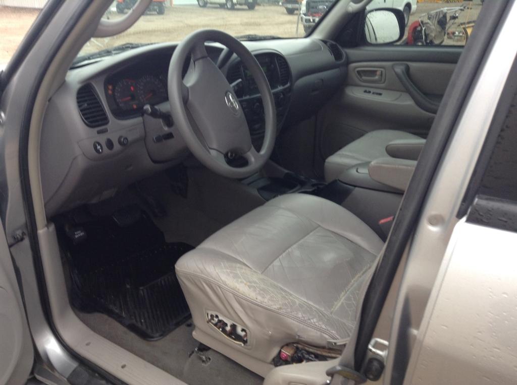 2004 Toyota Sequoia SUV SUV RWD V8, 4.7L , Fuel Type: G , Transmission: A4