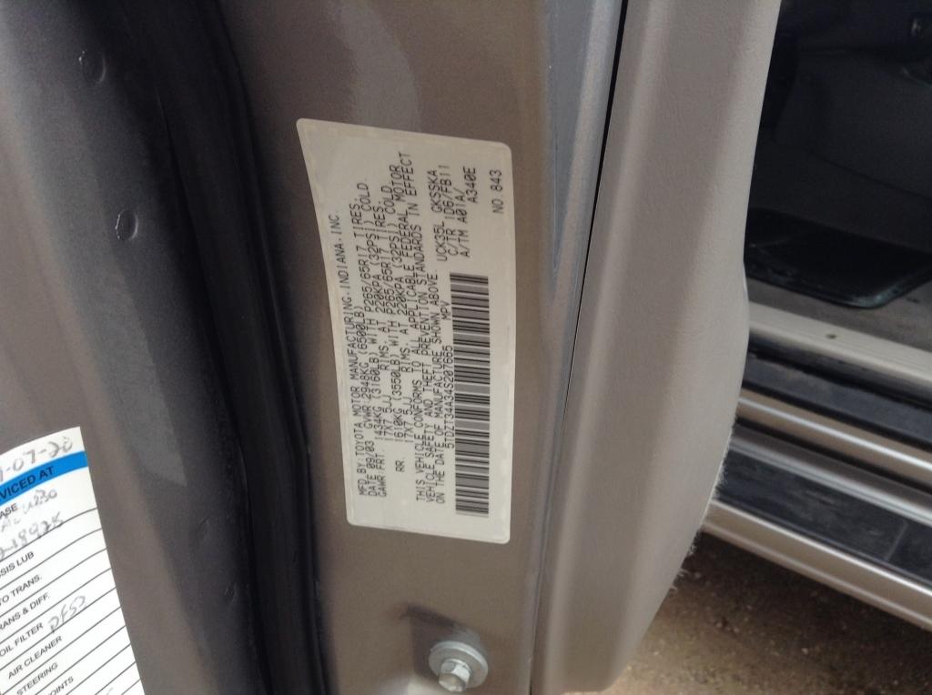 2004 Toyota Sequoia SUV SUV RWD V8, 4.7L , Fuel Type: G , Transmission: A4