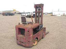 Clark Forklift Engine Type: 4 cyl , Fuel Type: D