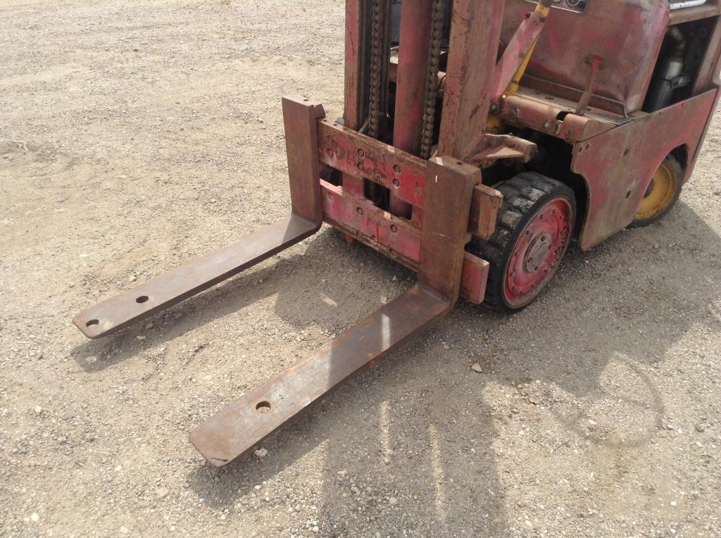 Clark Forklift Engine Type: 4 cyl , Fuel Type: D
