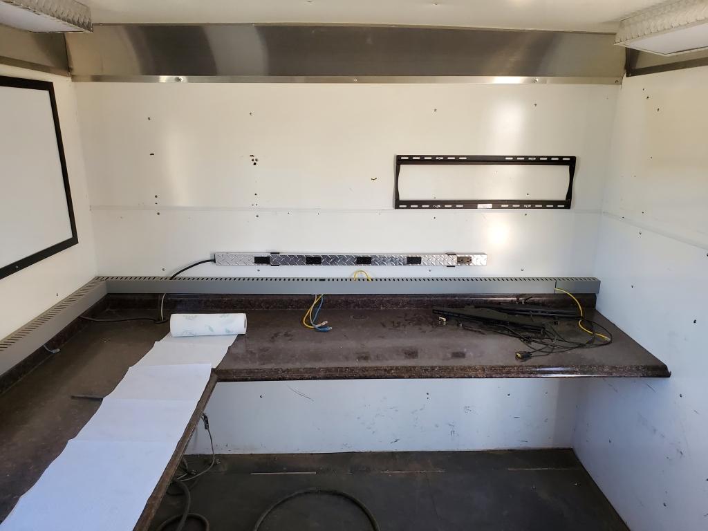 2004 Wells Cargo Mobile Office Trailer , Length: 18' , Tandem , Bumper Hitc