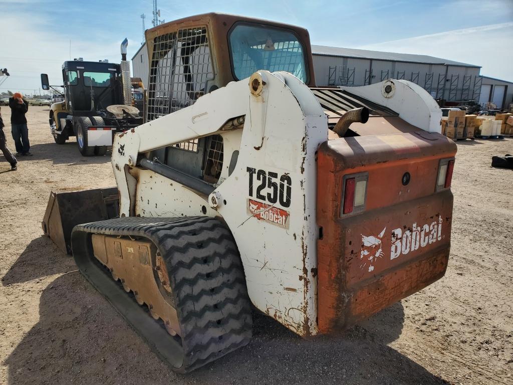 Bobcat T250 Skid Steer On Tracks