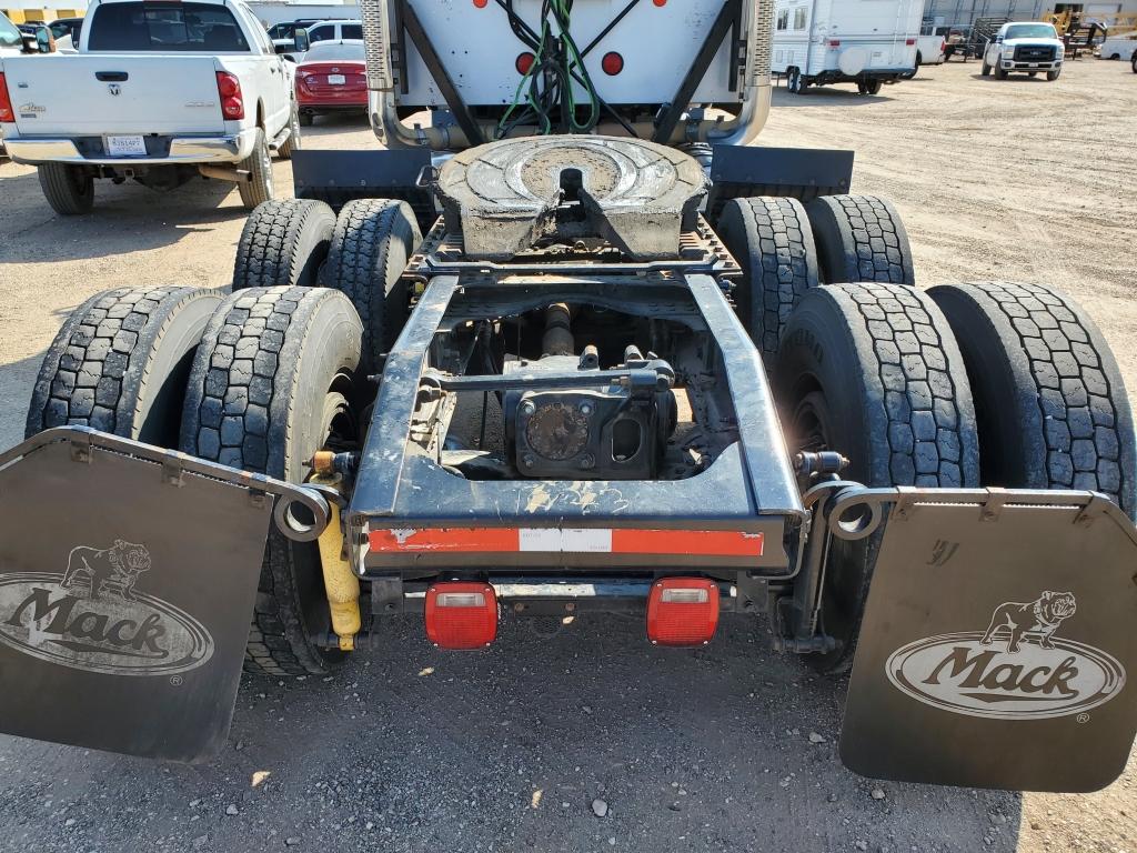 2011 Mack Chu613 Sleeper Truck Tractor
