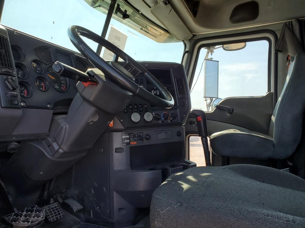 2011 Mack Chu613 Sleeper Truck Tractor