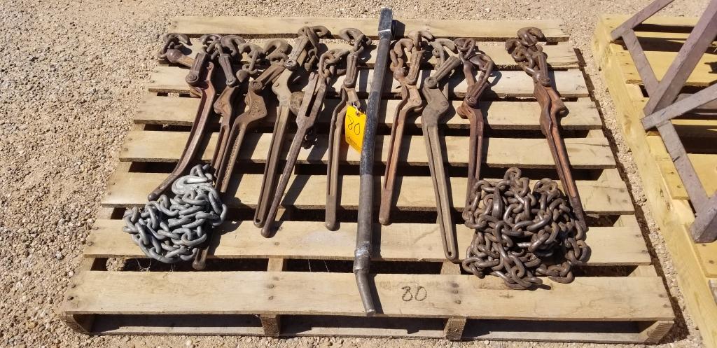 (2) Chains & (10) Boomers W/ Boomer Bar