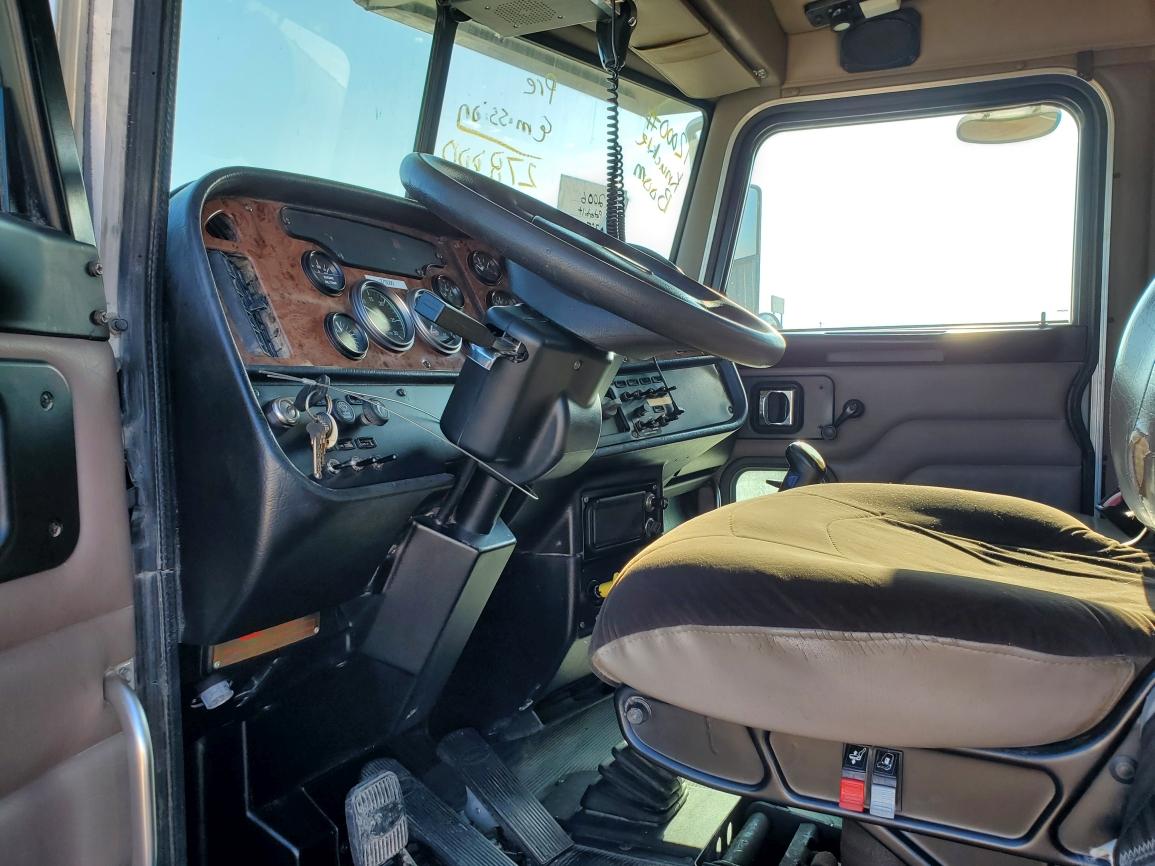2006 Peterbilt 357 Flatbed Knuckle Boom Truck