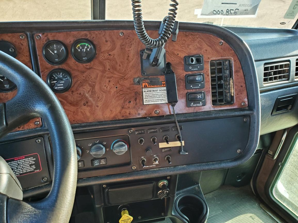 2006 Peterbilt 357 Flatbed Knuckle Boom Truck