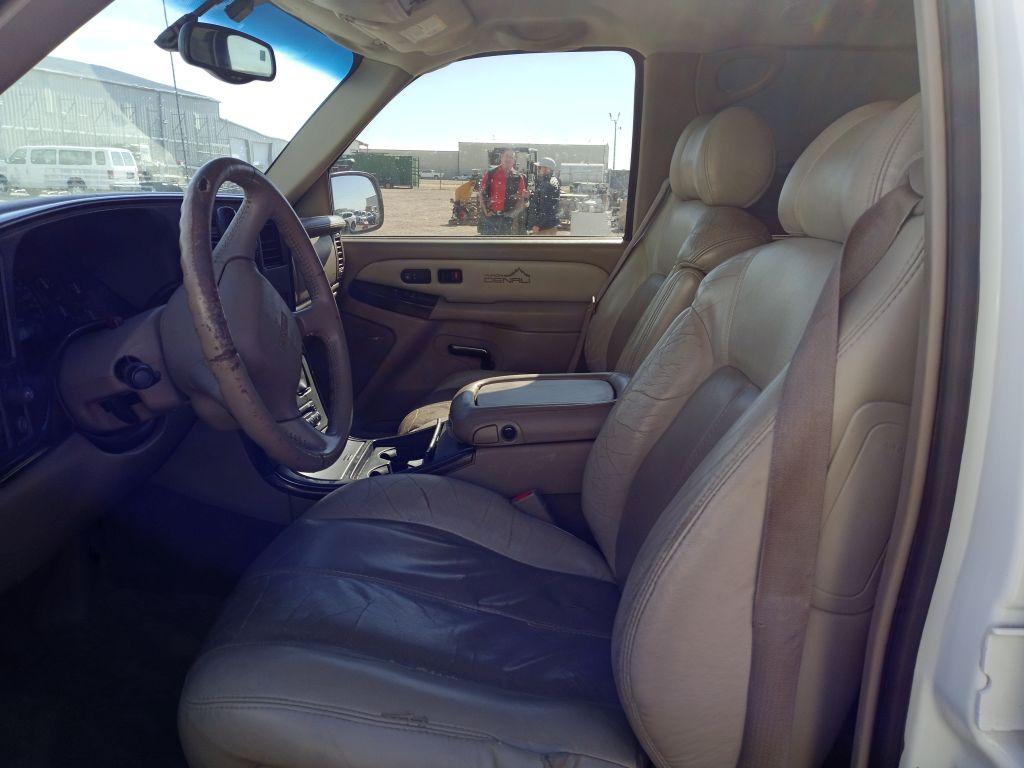 2002 GMC Yukon Denali SUV 4D
