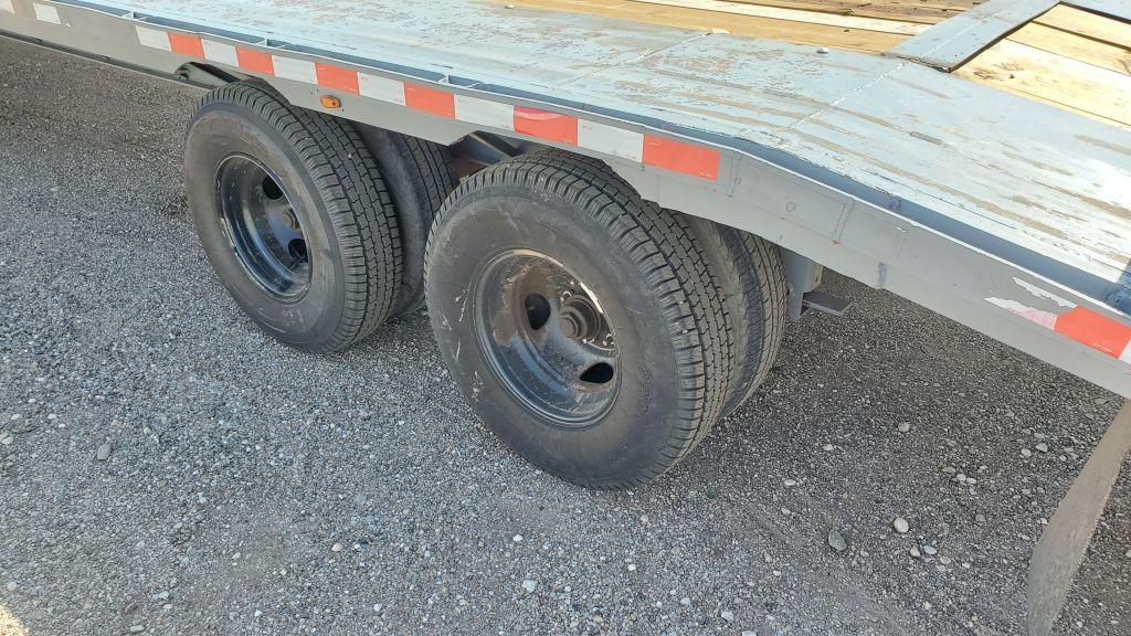 1984 BOUY Flatbed Trailer