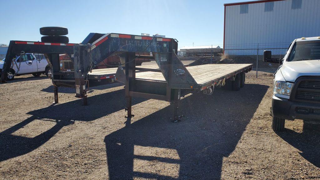 2001 L&L Flatbed Trailer
