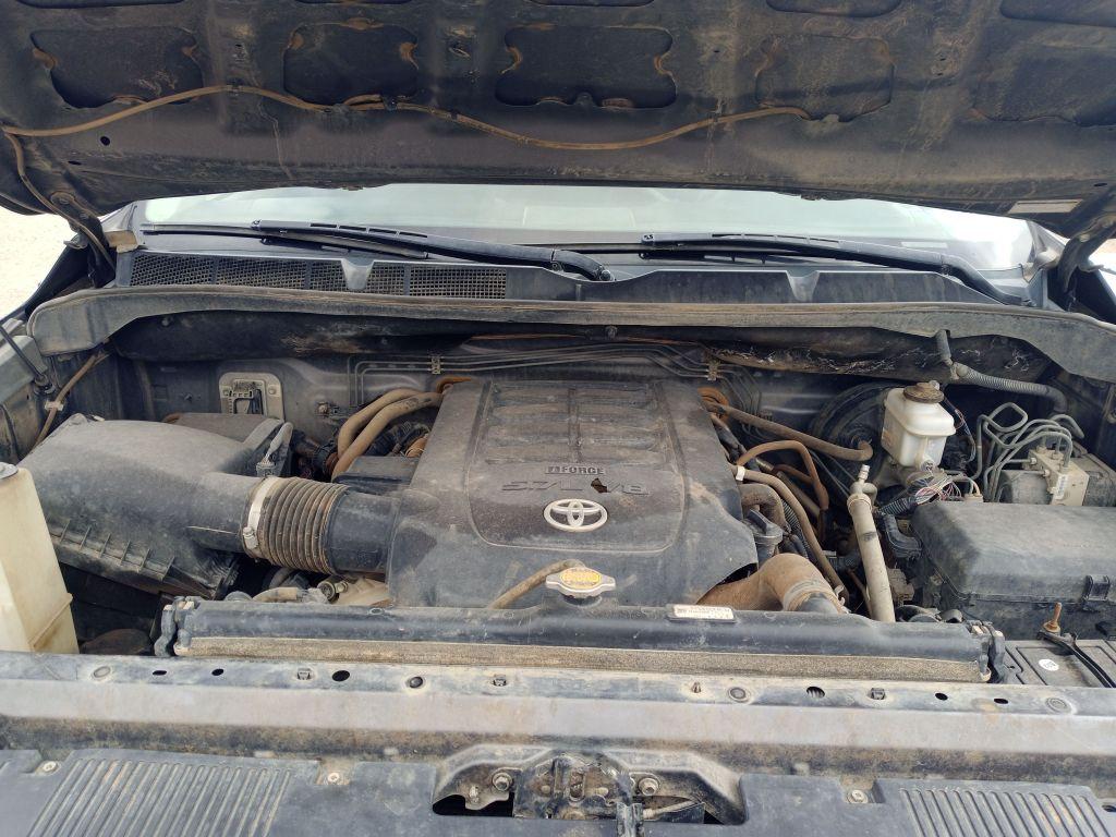 2014 Toyota Tundra SR5 Crew Cab / Crew Max 4D SR5 FFV