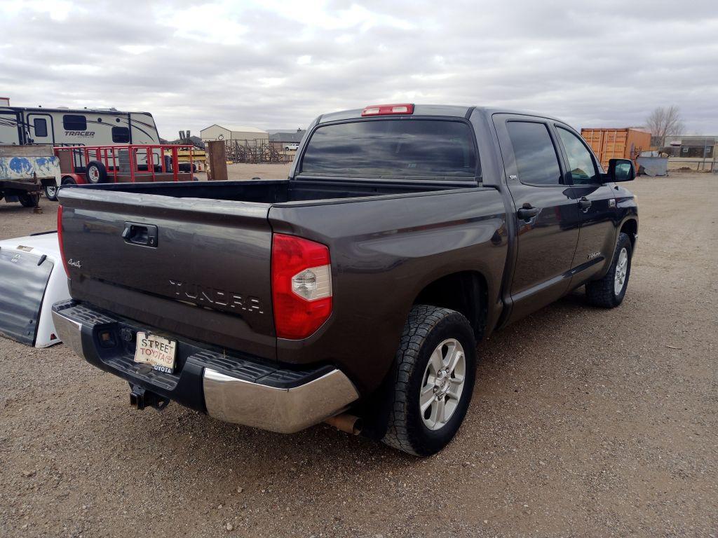 2014 Toyota Tundra SR5 Crew Cab / Crew Max 4D SR5 FFV