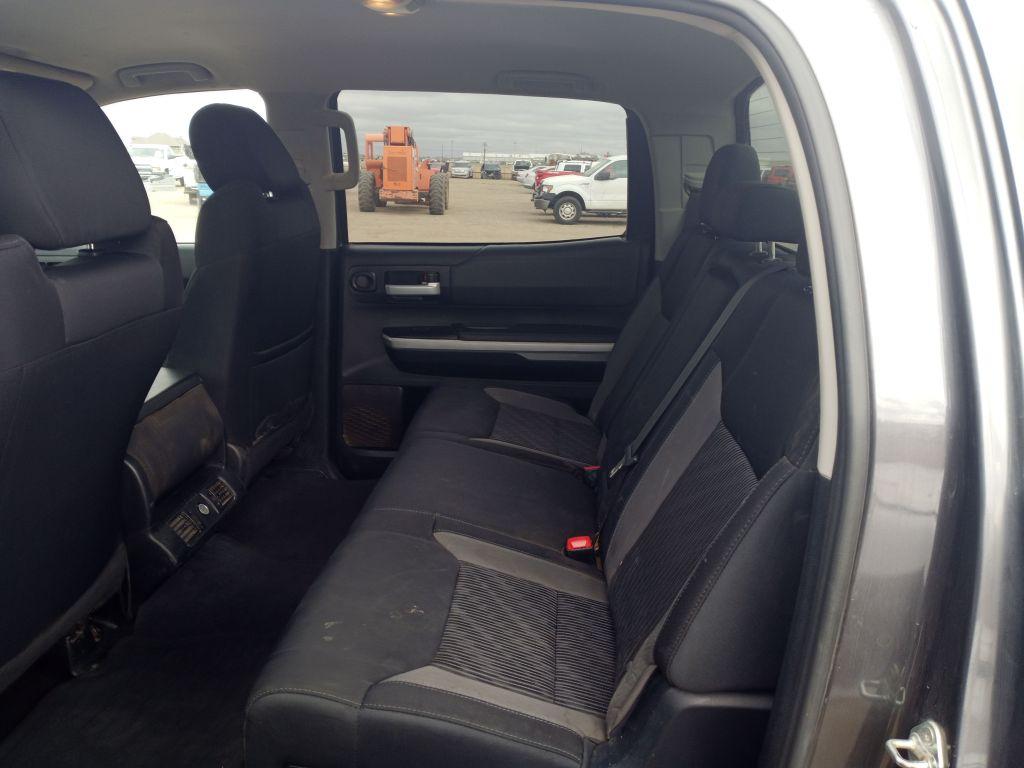 2014 Toyota Tundra SR5 Crew Cab / Crew Max 4D SR5 FFV