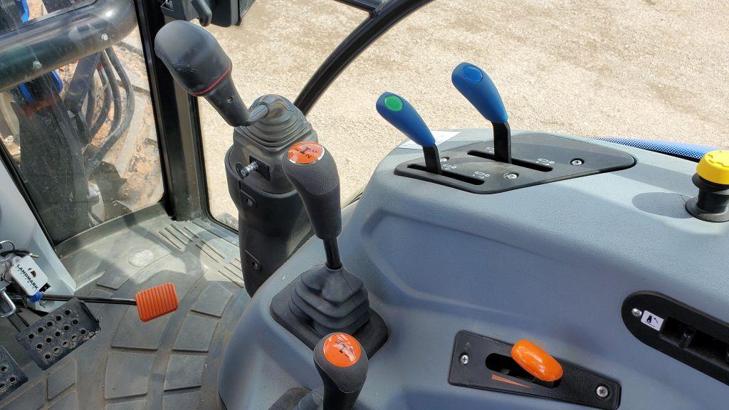 New Holland Workmaster 120 Utility Tractor w/Loader